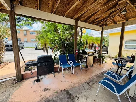 Exterior - 2121 Lakeview Dr, Sebring, FL 33870 photo 3 of 4