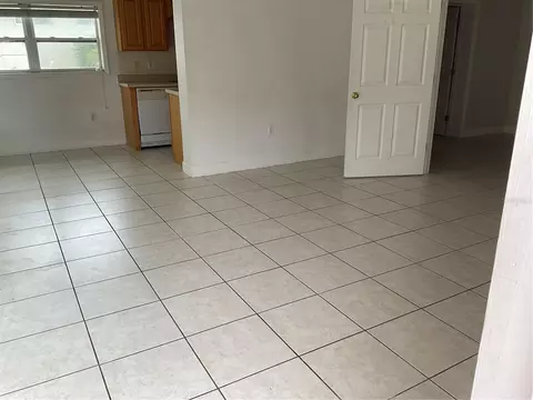 Living - 2121 Lakeview Dr, Sebring, FL 33870 photo 1 of 1