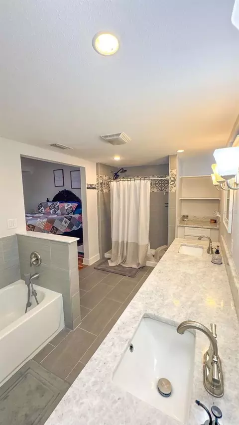 Bath - 520 S Jackson Ave, Bartow, FL 33830 photo 4 of 13