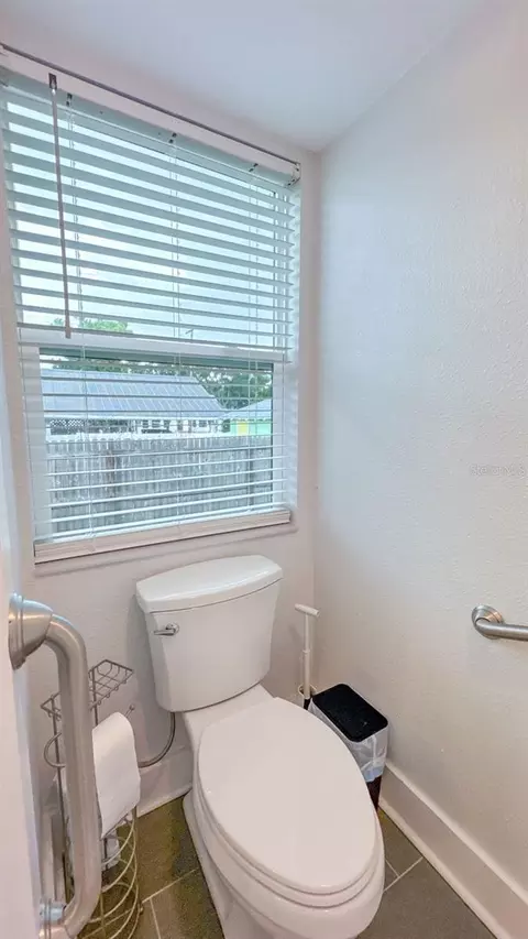 Bath - 520 S Jackson Ave, Bartow, FL 33830 photo 9 of 13
