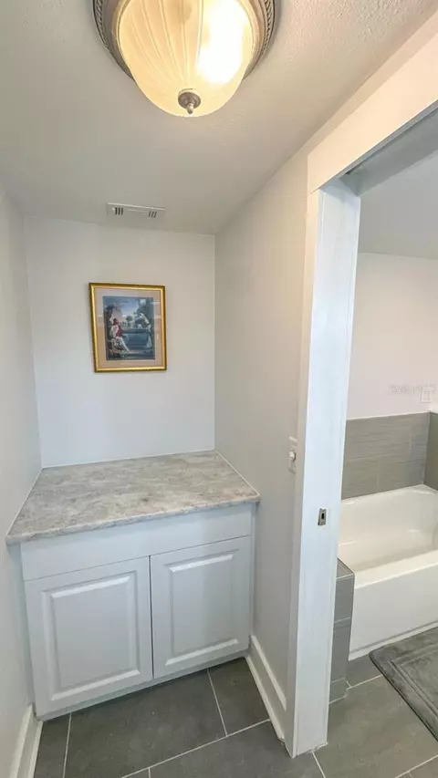 Bath - 520 S Jackson Ave, Bartow, FL 33830 photo 8 of 13