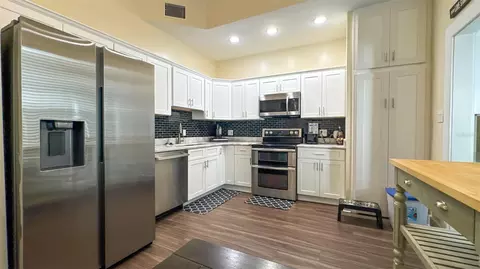 Kitchen - 520 S Jackson Ave, Bartow, FL 33830 photo 2 of 4