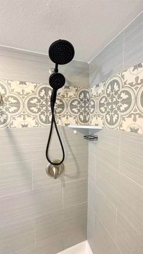 Bath - 520 S Jackson Ave, Bartow, FL 33830 photo 6 of 13