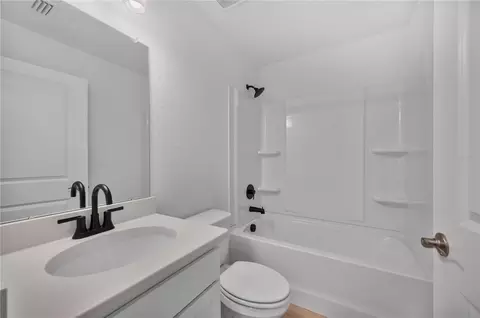 Bath - 1708 Manatee Dr, Sebring, FL 33870 photo 2 of 2