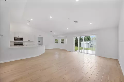 Living - 1708 Manatee Dr, Sebring, FL 33870 photo 2 of 4