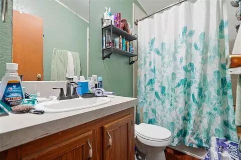 Bath - 1710 E Ray St, Hernando, FL 34442 photo 3 of 3