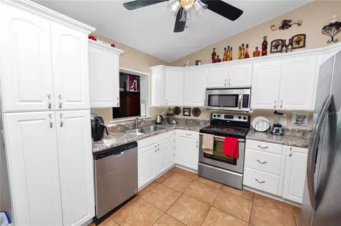 Kitchen - 1127 Pinecrest Dr, Bartow, FL 33830 photo 3 of 5