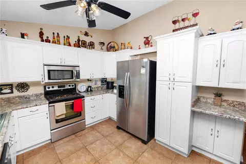 Kitchen - 1127 Pinecrest Dr, Bartow, FL 33830 photo 4 of 5