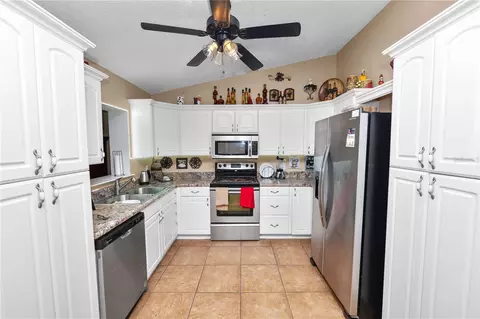 Kitchen - 1127 Pinecrest Dr, Bartow, FL 33830 photo 2 of 5