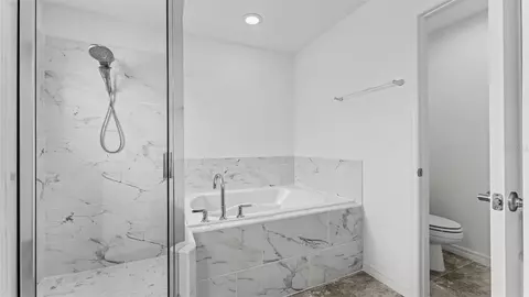 Bath - 2048 Winding River Cv, Bartow, FL 33830 photo 2 of 6