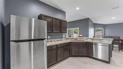 Kitchen - 2048 Winding River Cv, Bartow, FL 33830 photo 4 of 5