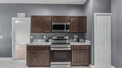 Kitchen - 2048 Winding River Cv, Bartow, FL 33830 photo 3 of 5