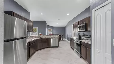 Kitchen - 2048 Winding River Cv, Bartow, FL 33830 photo 5 of 5