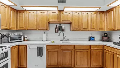 Kitchen - 680 Sunset Dr, Bartow, FL 33830 photo 3 of 5