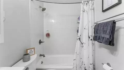 Bath - 680 Sunset Dr, Bartow, FL 33830 photo 5 of 5