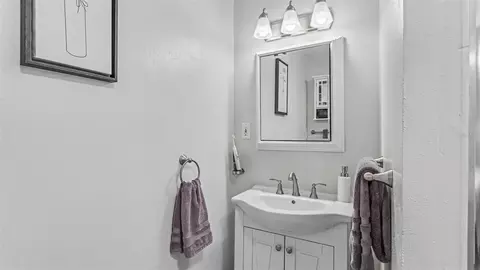 Bath - 680 Sunset Dr, Bartow, FL 33830 photo 2 of 5