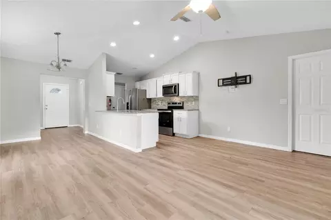 Living - 1185 Fairview Ave, Bartow, FL 33830 photo 2 of 4