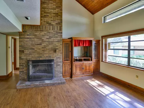 Living - 6103 Sky Flower Ct, Bartow, FL 33830 photo 2 of 4