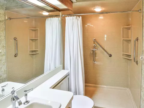 Bath - 6103 Sky Flower Ct, Bartow, FL 33830 photo 1 of 3