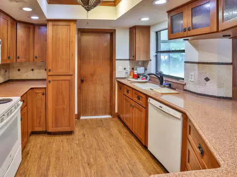 Kitchen - 6103 Sky Flower Ct, Bartow, FL 33830 photo 2 of 3