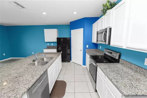 Kitchen - 1810 Eagle Hammock Blvd, Eagle Lake, FL 33839 photo 1 of 4