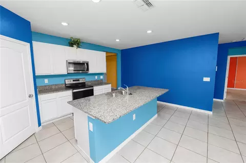 Kitchen - 1810 Eagle Hammock Blvd, Eagle Lake, FL 33839 photo 3 of 4
