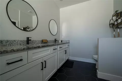 Bath - 923 Florida Ave, Dundee, FL 33838 photo 3 of 3