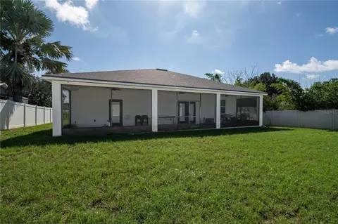 Exterior - 923 Florida Ave, Dundee, FL 33838 photo 5 of 5