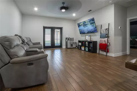 Living - 923 Florida Ave, Dundee, FL 33838 photo 1 of 1