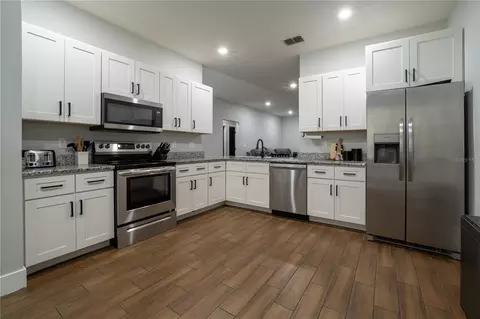 Kitchen - 923 Florida Ave, Dundee, FL 33838 photo 1 of 1