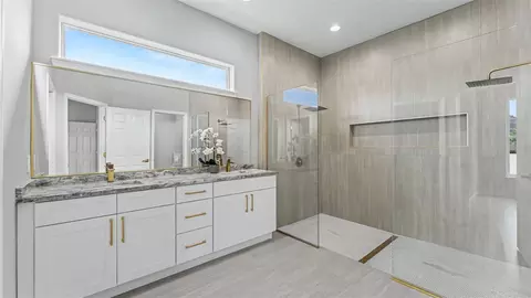 Bath - 274 Ruby Lake Ln, Winter Haven, FL 33884 photo 1 of 9