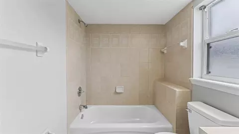 Bath - 274 Ruby Lake Ln, Winter Haven, FL 33884 photo 8 of 9