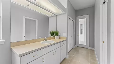 Bath - 274 Ruby Lake Ln, Winter Haven, FL 33884 photo 7 of 9