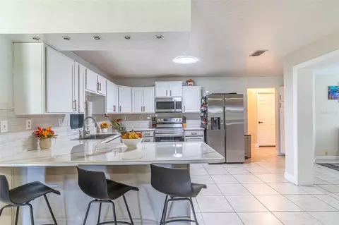 Kitchen - 1290 E Gilbert St, Bartow, FL 33830 photo 2 of 3