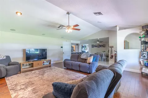 Living - 1290 E Gilbert St, Bartow, FL 33830 photo 3 of 4