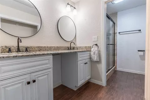Bath - 1290 E Gilbert St, Bartow, FL 33830 photo 1 of 3