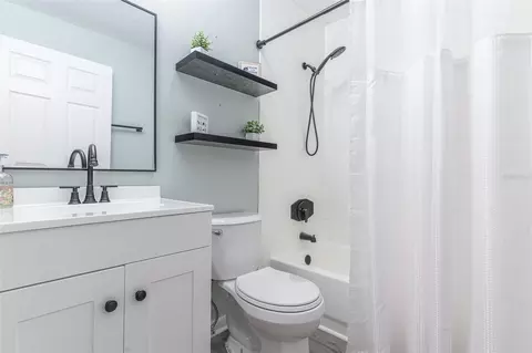 Bath - 1290 E Gilbert St, Bartow, FL 33830 photo 3 of 3