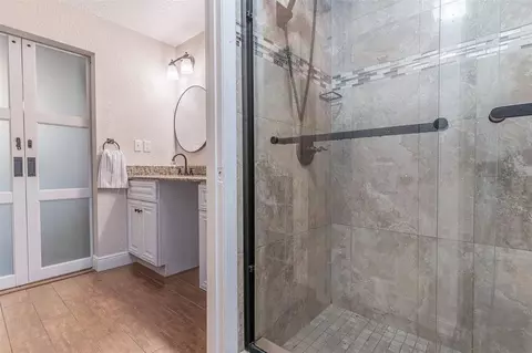 Bath - 1290 E Gilbert St, Bartow, FL 33830 photo 2 of 3