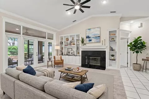 Living - 557 Sutton Rd, Auburndale, FL 33823 photo 1 of 1