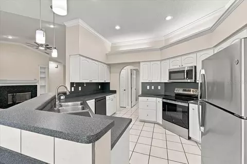 Kitchen - 557 Sutton Rd, Auburndale, FL 33823 photo 1 of 3