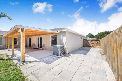 Exterior - 817 Reflections Loop E, Winter Haven, FL 33884 photo 6 of 8