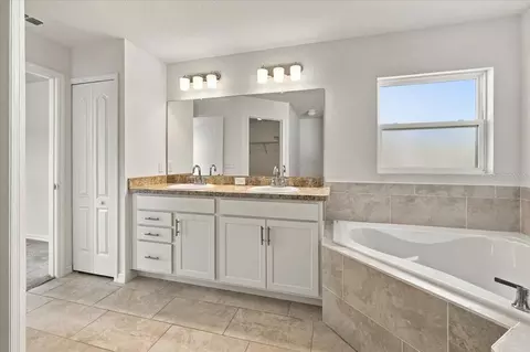 Bath - 912 Lochland Loop, Bartow, FL 33830 photo 3 of 6