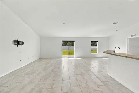 Living - 912 Lochland Loop, Bartow, FL 33830 photo 2 of 4