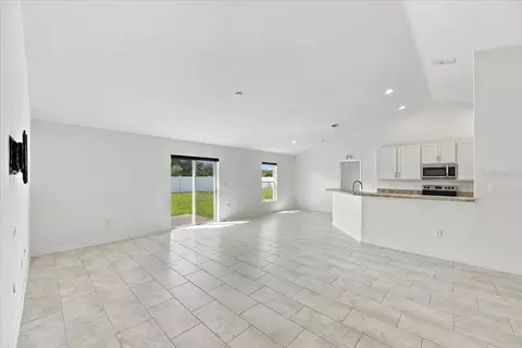 Living - 912 Lochland Loop, Bartow, FL 33830 photo 1 of 4