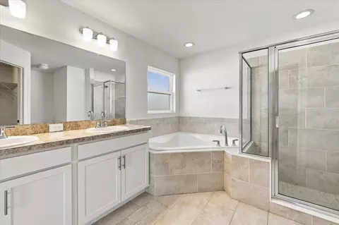 Bath - 912 Lochland Loop, Bartow, FL 33830 photo 4 of 6