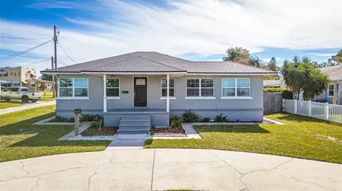 215 S Lake Howard Dr, Winter Haven, FL 33880