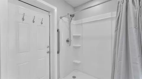 Bath - 790 S Broadway Ave, Bartow, FL 33830 photo 2 of 9