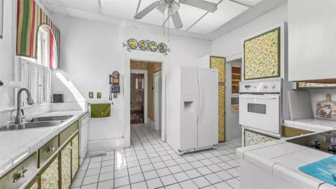 Kitchen - 790 S Broadway Ave, Bartow, FL 33830 photo 5 of 6