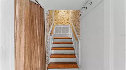 Entry Way - 790 S Broadway Ave, Bartow, FL 33830 photo 4 of 7