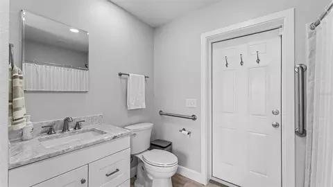 Bath - 790 S Broadway Ave, Bartow, FL 33830 photo 1 of 9